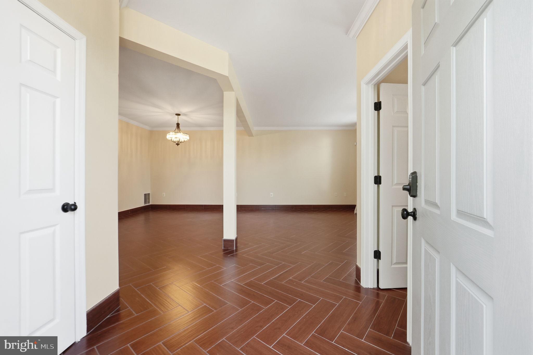 POTOMAC CROSSING - Residential