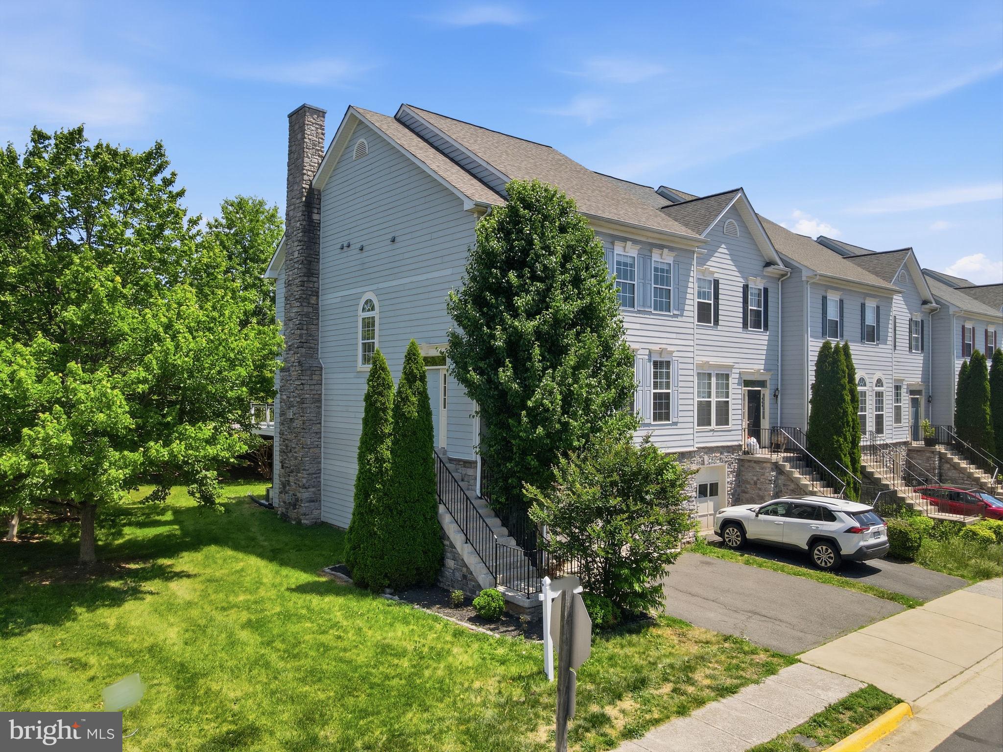 POTOMAC CROSSING - Residential