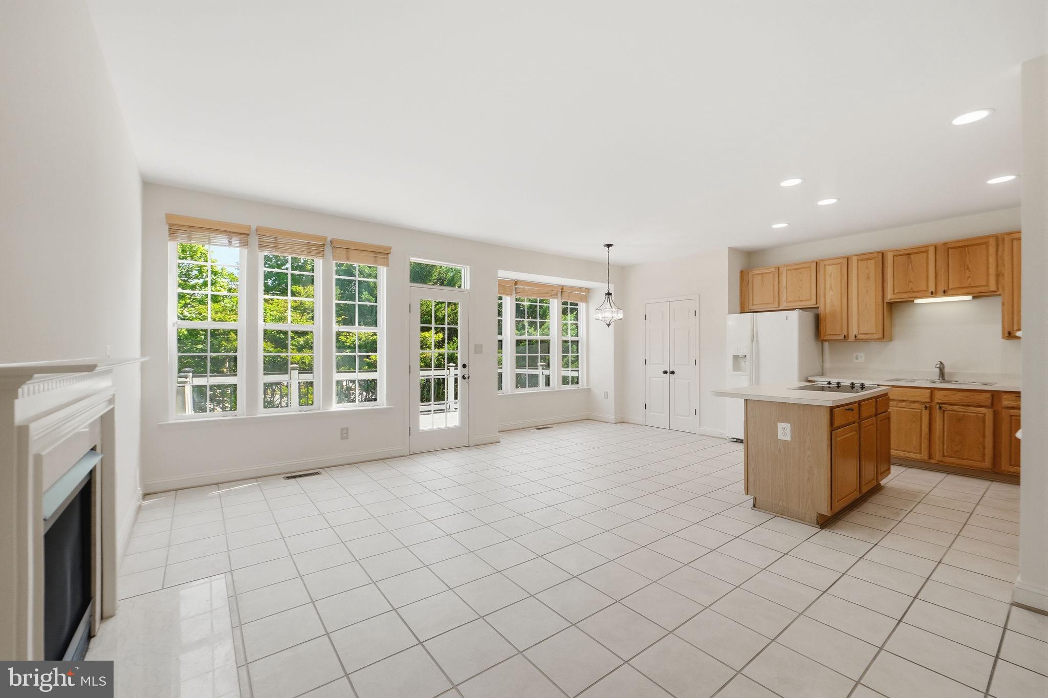 POTOMAC CROSSING - Residential