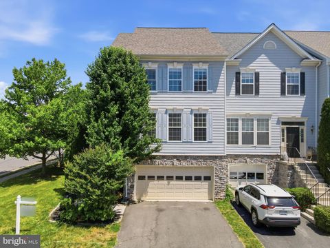 Photo of 802 Ferndale Terrace NE, LEESBURG, VA 20176 (MLS # VALO2124680)