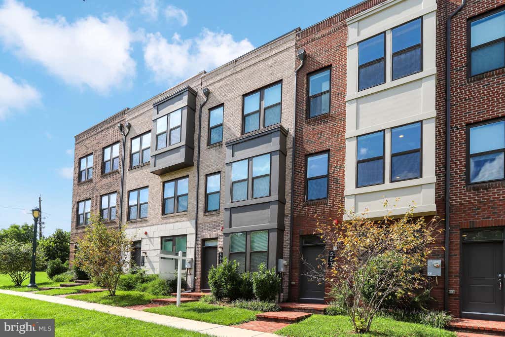 Photo of 583 Shorthorn Way, ROCKVILLE, MD 20850 (MLS # MDMC2251696)