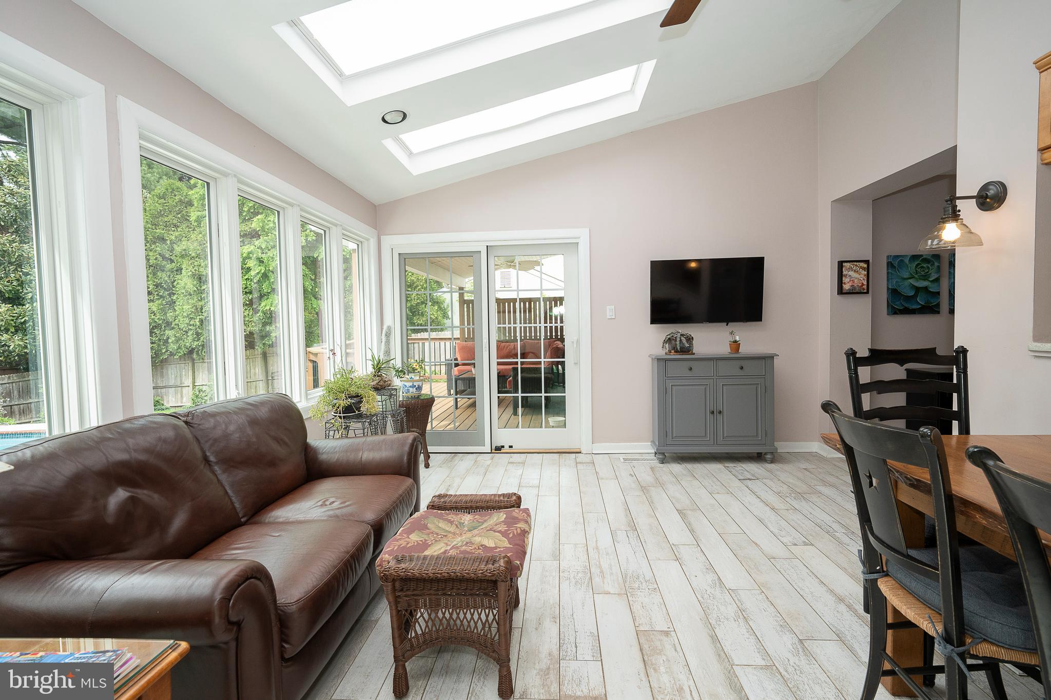 CHESTNUT HILL - Residential