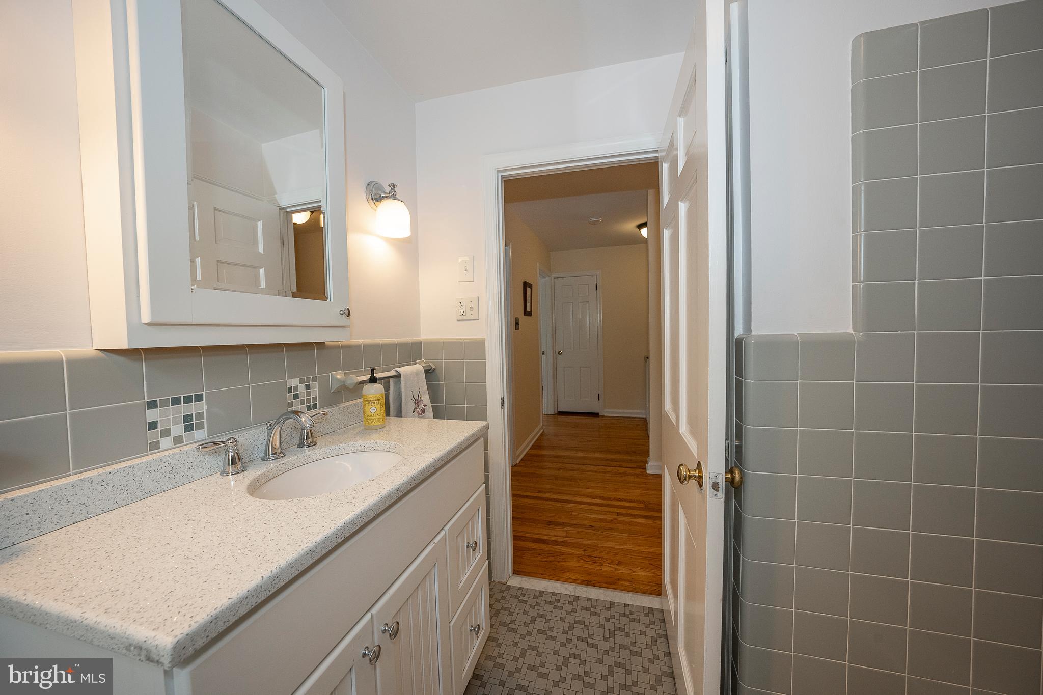 CHESTNUT HILL - Residential