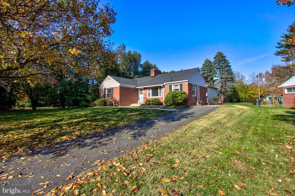 Photo of 1009 Homeland Drive, Lancaster, PA 17601 (MLS # PALA2043390)