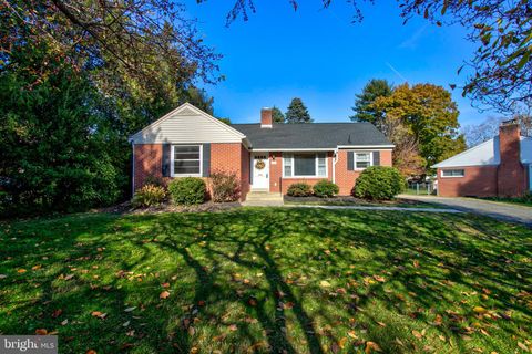 Photo of 1009 Homeland Drive, Lancaster, PA 17601 (MLS # PALA2043390)