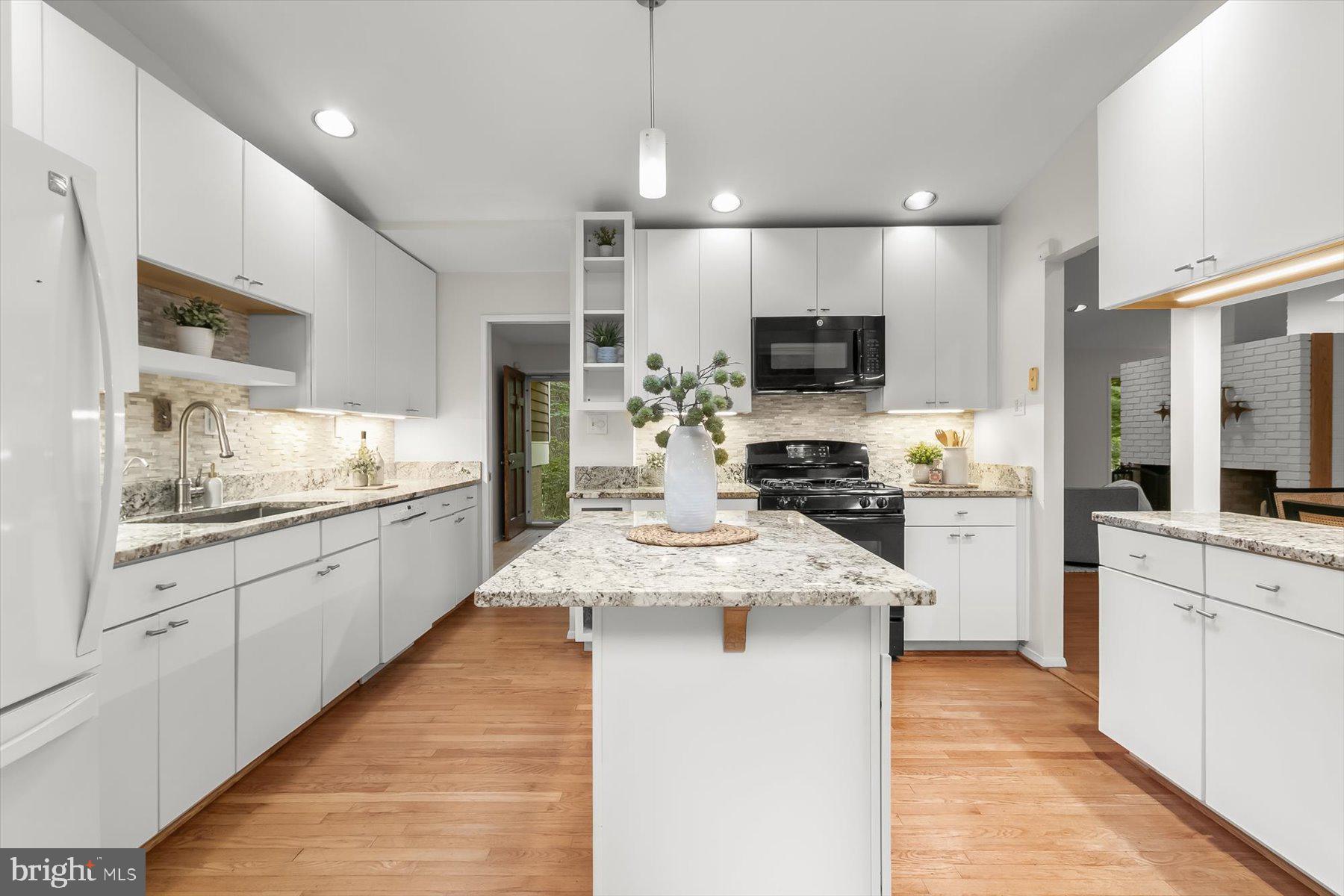 CARDEROCK SPRINGS - Residential