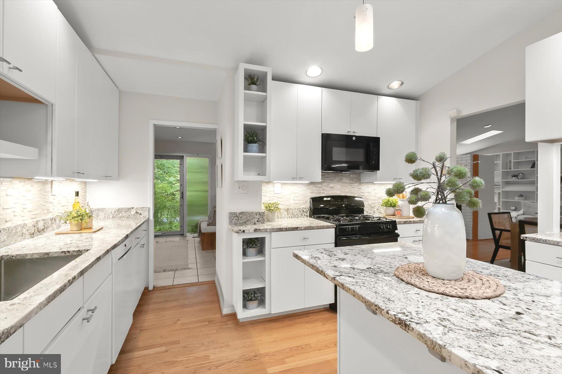 CARDEROCK SPRINGS - Residential