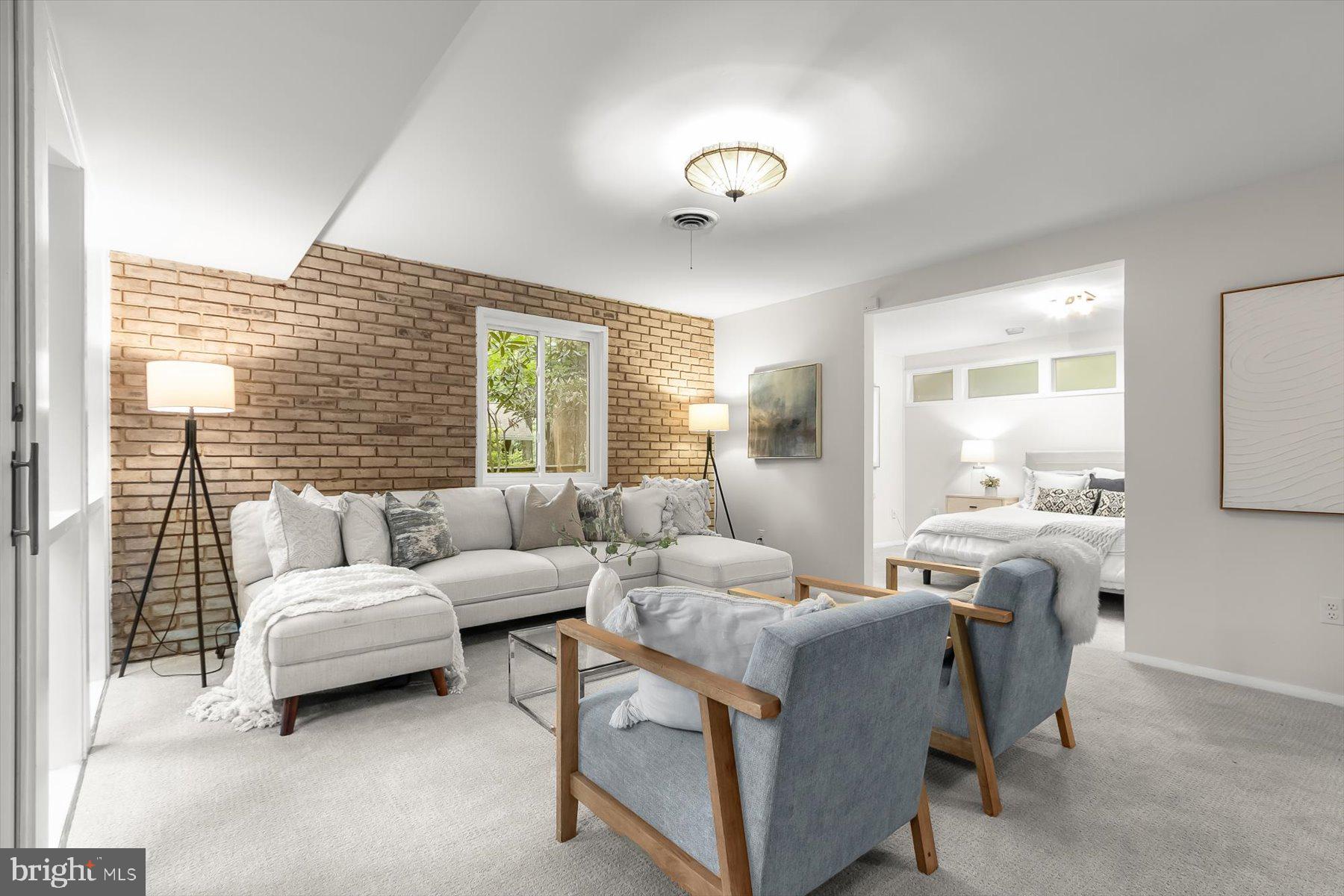 CARDEROCK SPRINGS - Residential
