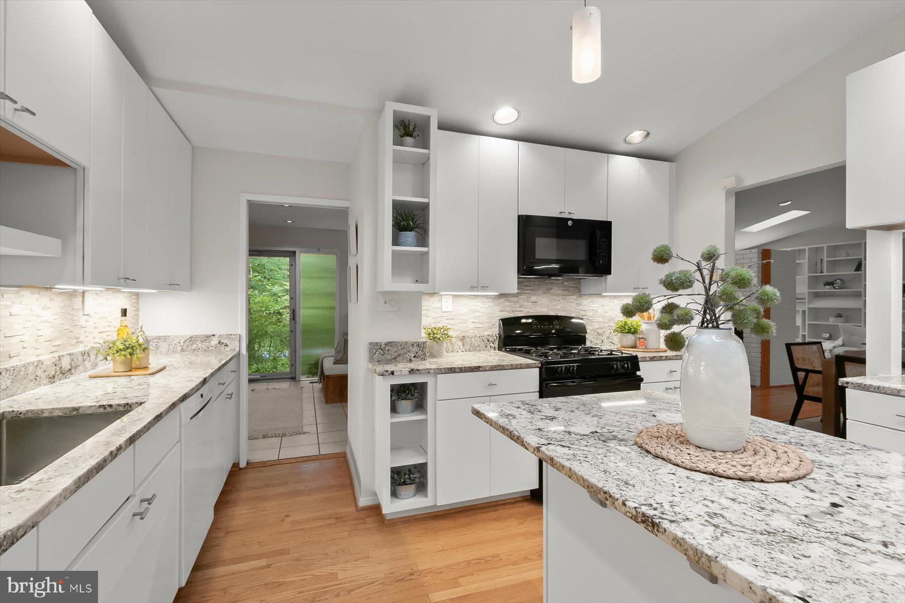 CARDEROCK SPRINGS - Residential