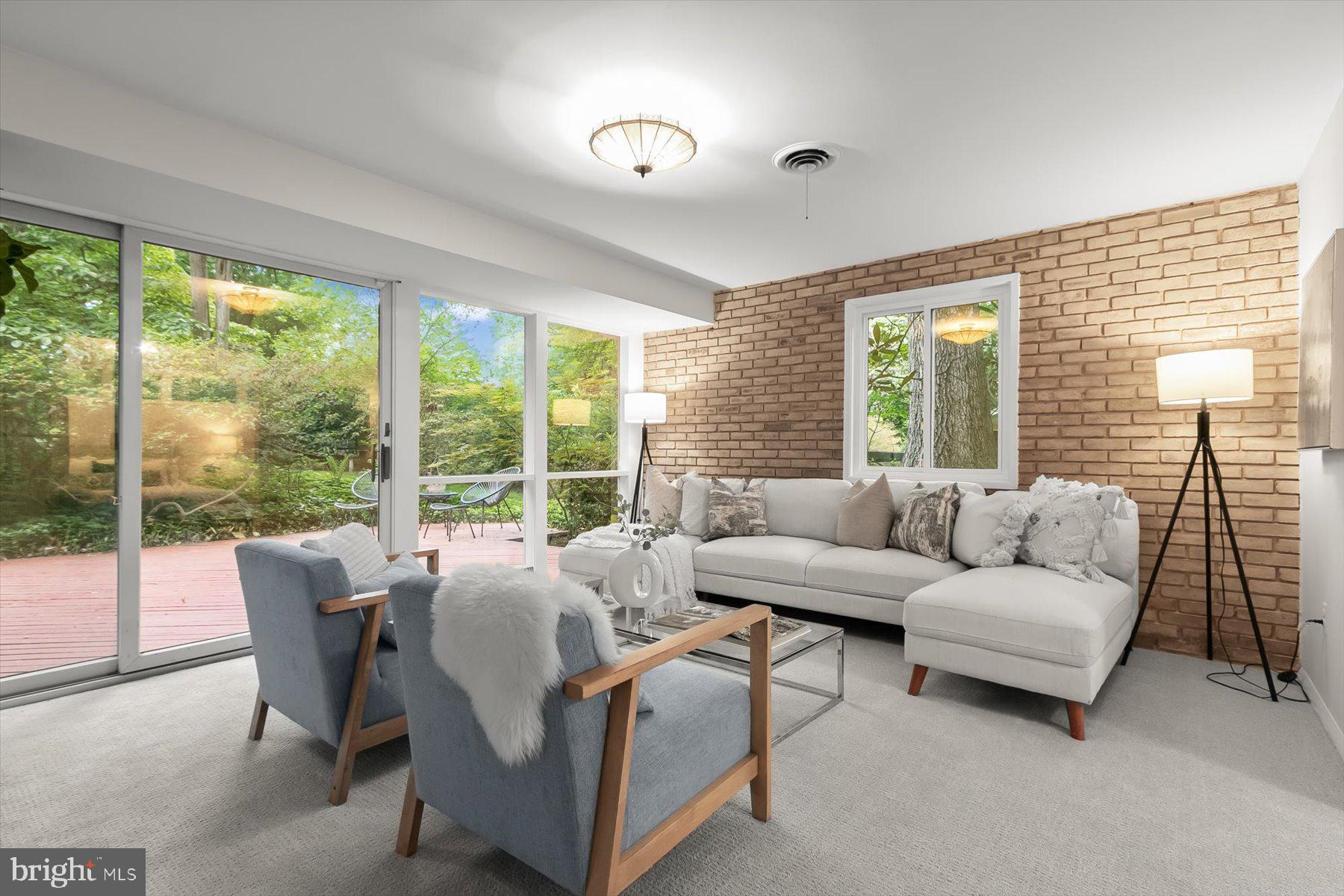 CARDEROCK SPRINGS - Residential