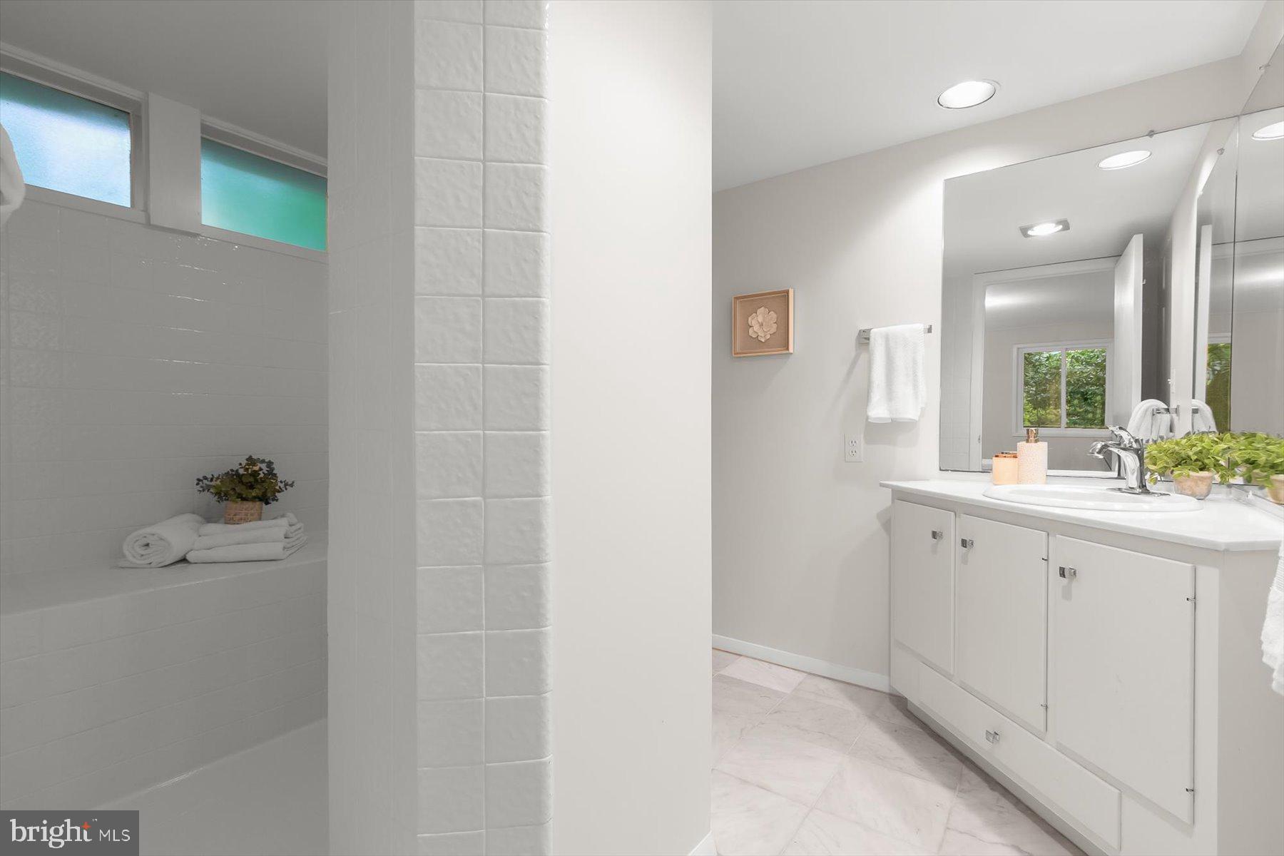 CARDEROCK SPRINGS - Residential