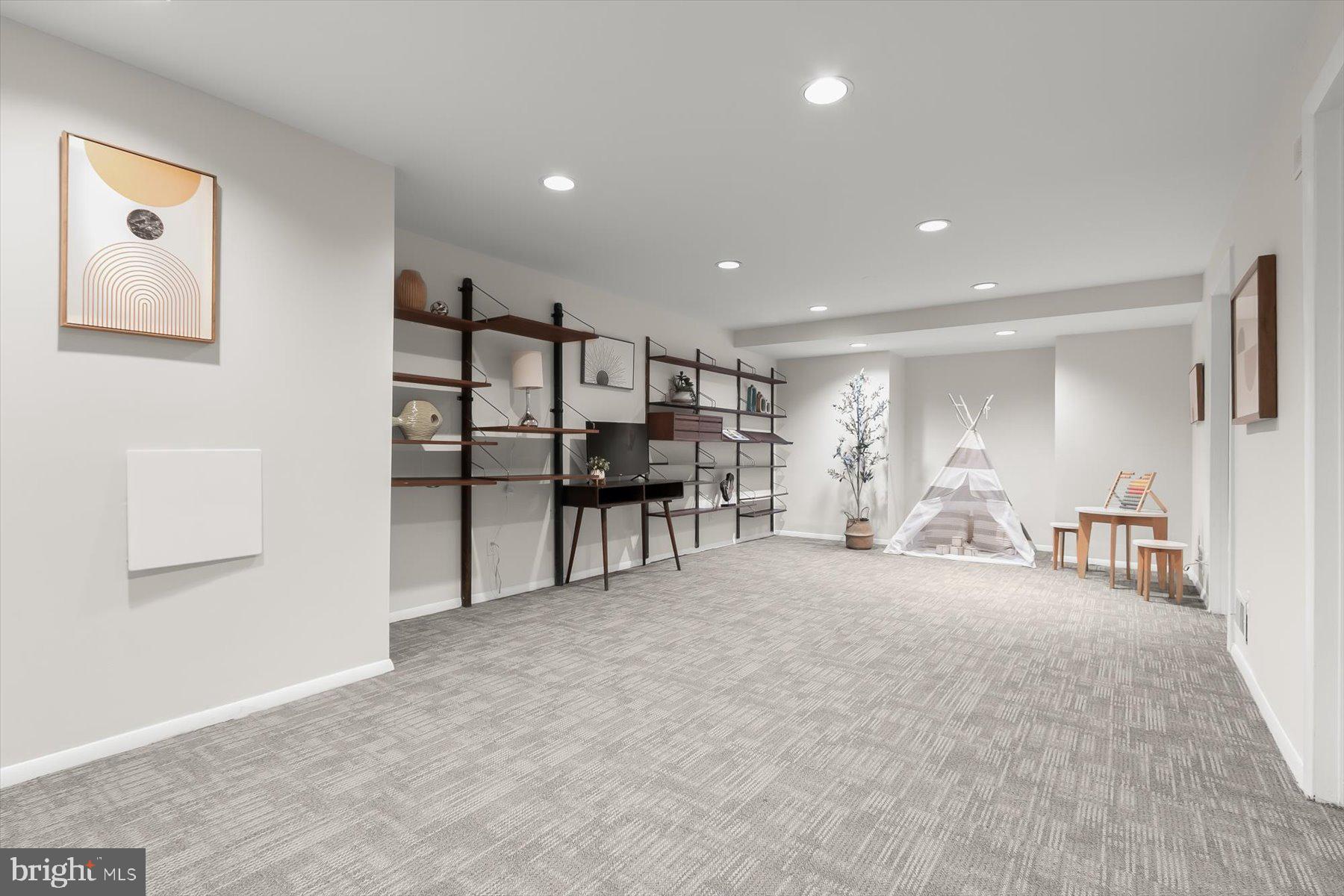 CARDEROCK SPRINGS - Residential