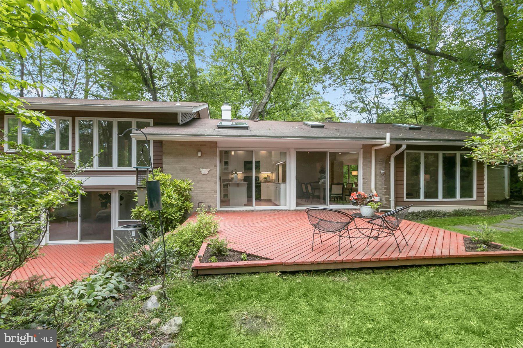 CARDEROCK SPRINGS - Residential