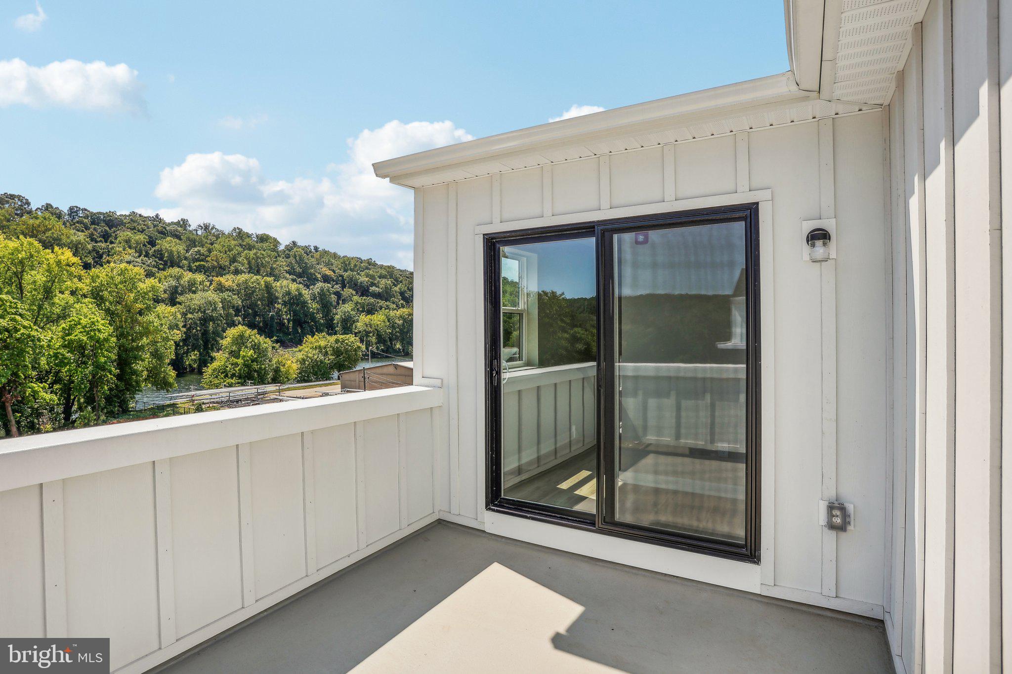 RIVER PLACE - Residential