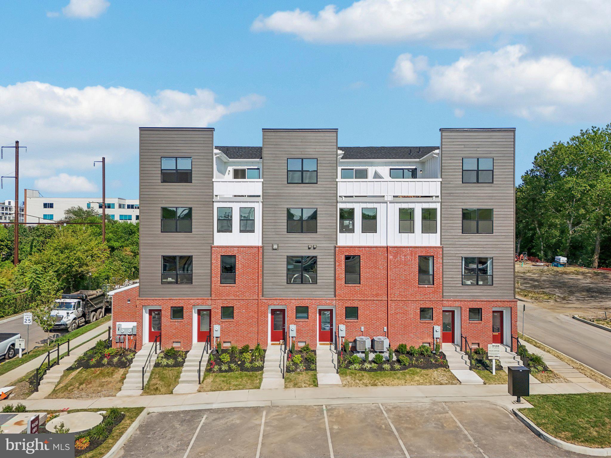 RIVER PLACE - Residential