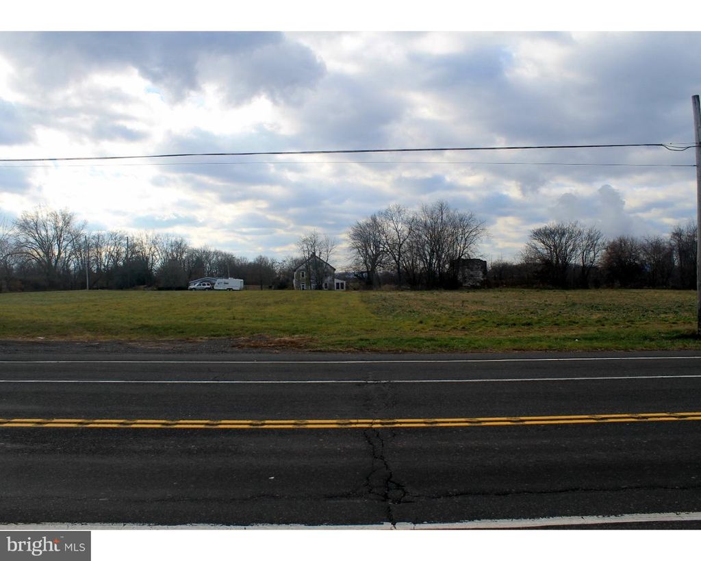 Photo of 679 W Ridge Pike, LIMERICK, PA 19468 (MLS # PAMC2064656)