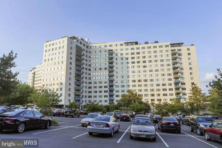 WALK TO METRO! Bright & sunny renovated studio w/beautiful views. New kitchen w/ full-size gas range), granite counters, new cabinetry, ceramic tile flooring. Condo fee includes all utilities+cable, fitness center, pool. PRIME LOCATION - across from Grosvenor Metro. Easy access to DC, 355 & I-270.