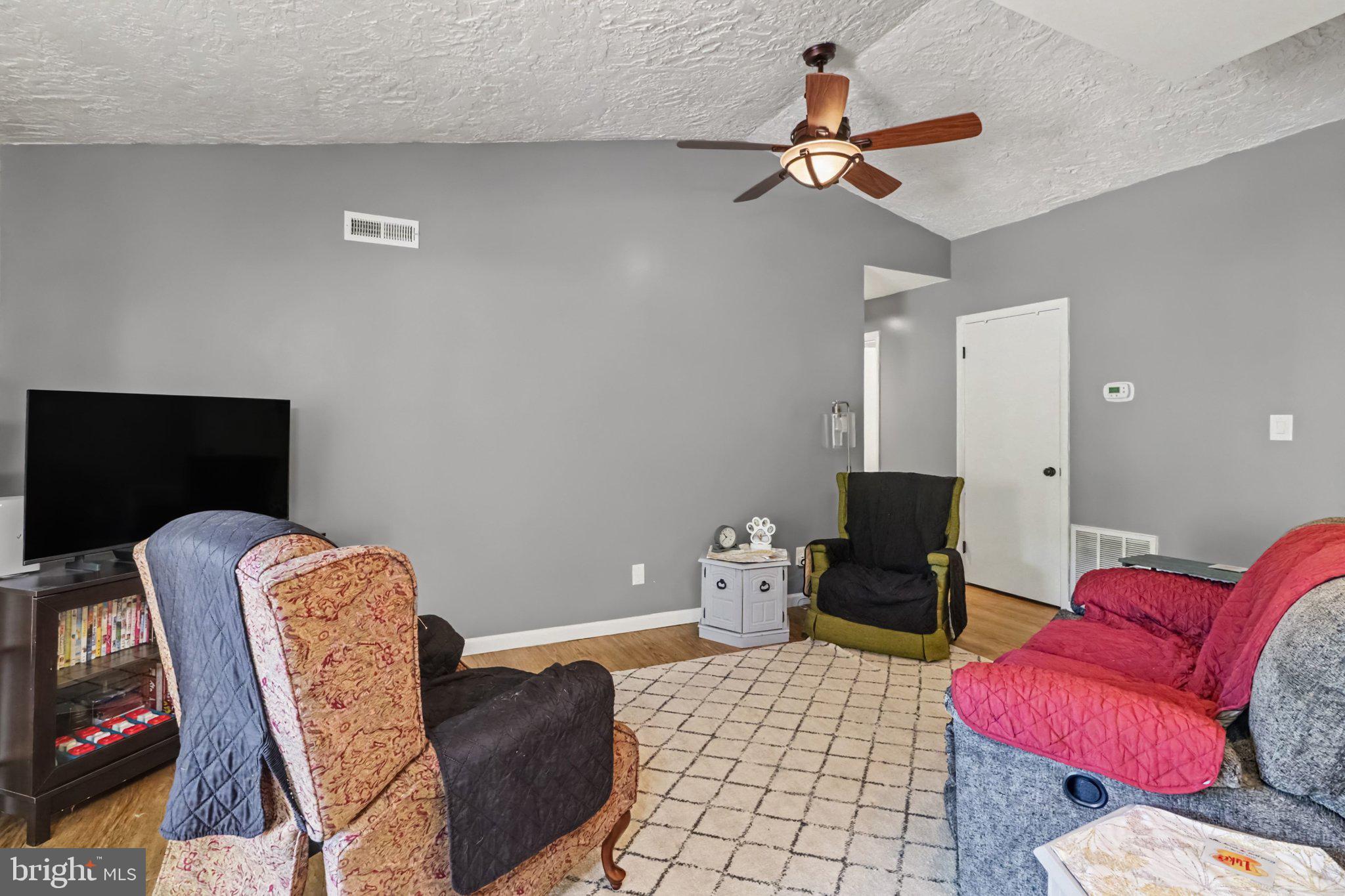 848 LOUISE COURT