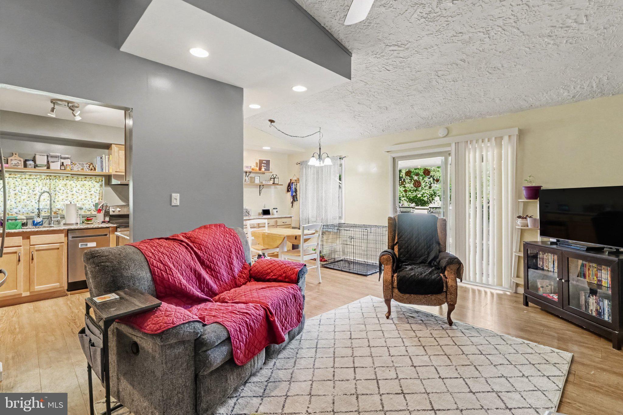 848 LOUISE COURT