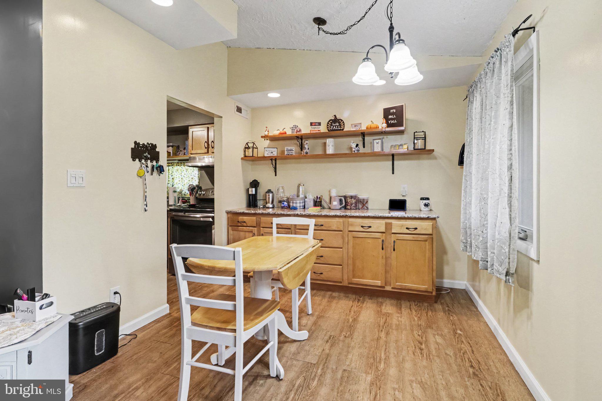 848 LOUISE COURT