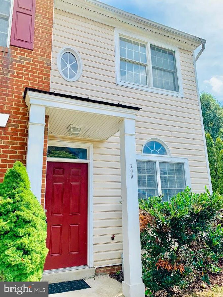 Fresh and clean with new paint and updates.  2 bedroom, 2 bathroom end unit townhouse with 2 car spaces, fully fenced large back yard.  Community pool, walk to school & library.  Home has a wood burning fireplace. Open plan living and dining.  Updated kitchen.  Pets considered on a case by case basis.