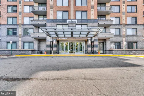 2451 Midtown Avenue Unit 1327, Alexandria, VA MLS: VAFX2228096