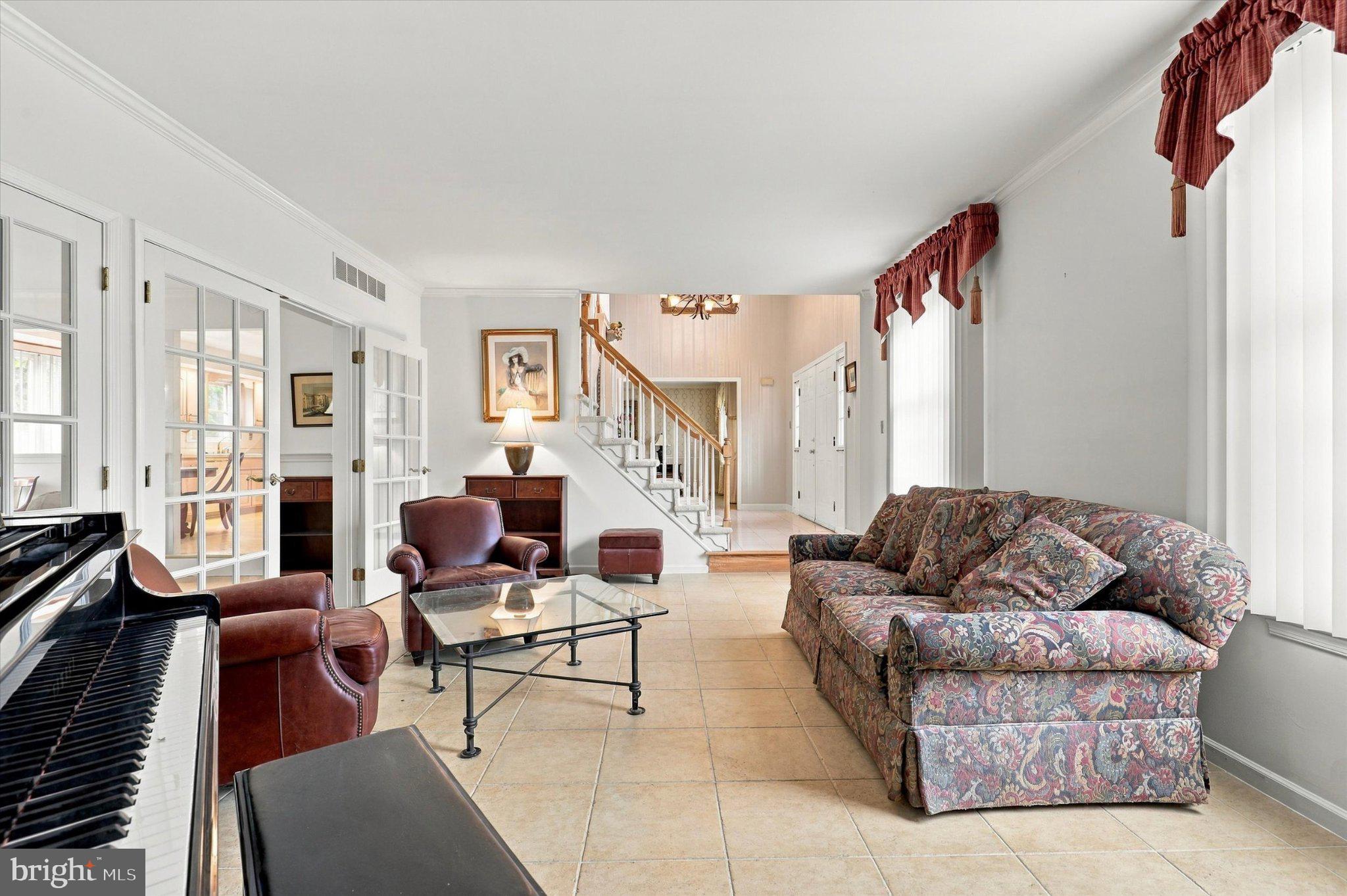 201 HEMLOCK CIRCLE