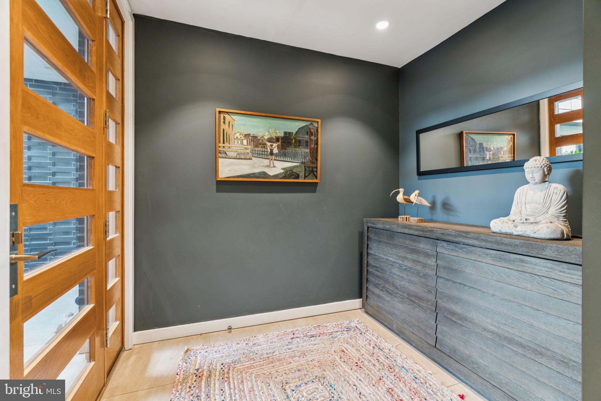 LOGAN SQUARE - Residential