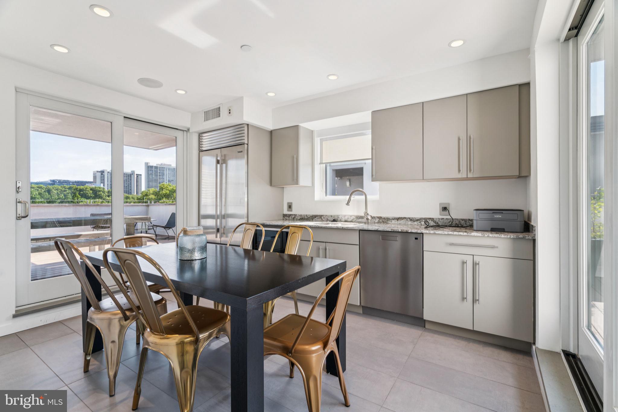 LOGAN SQUARE - Residential