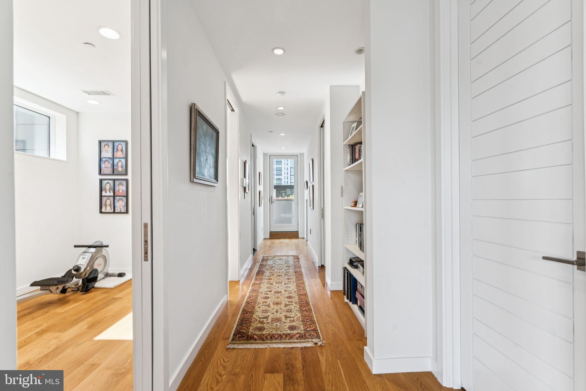 LOGAN SQUARE - Residential