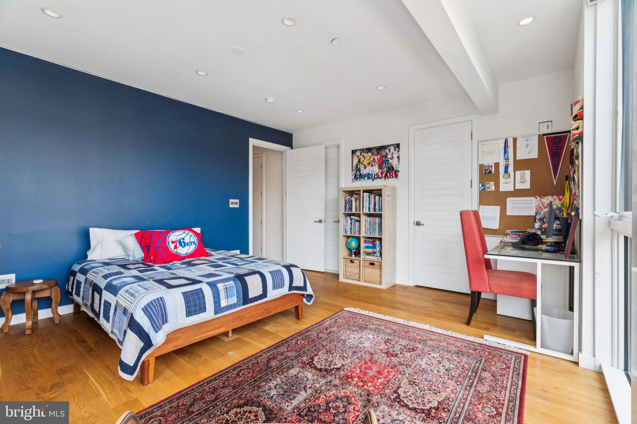 LOGAN SQUARE - Residential