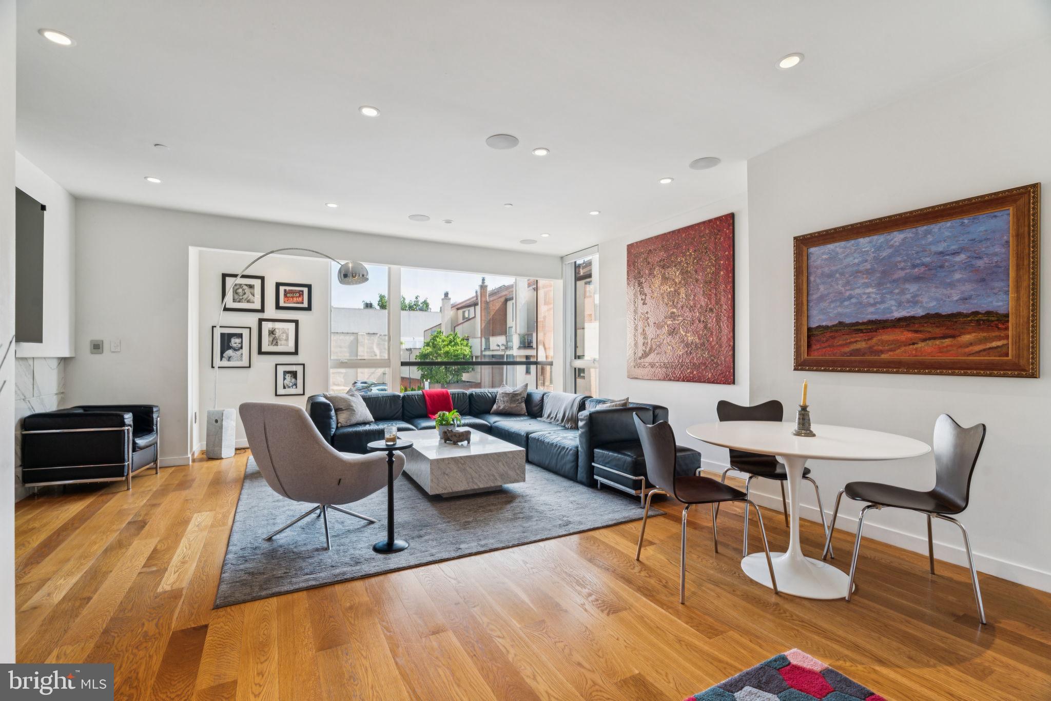 LOGAN SQUARE - Residential