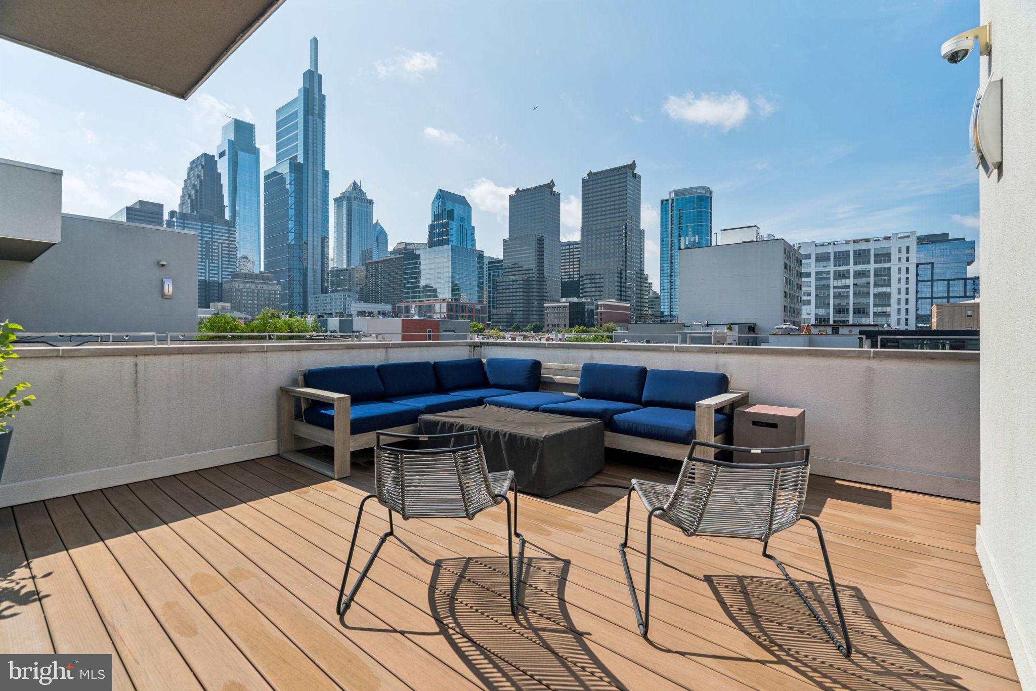 LOGAN SQUARE - Residential