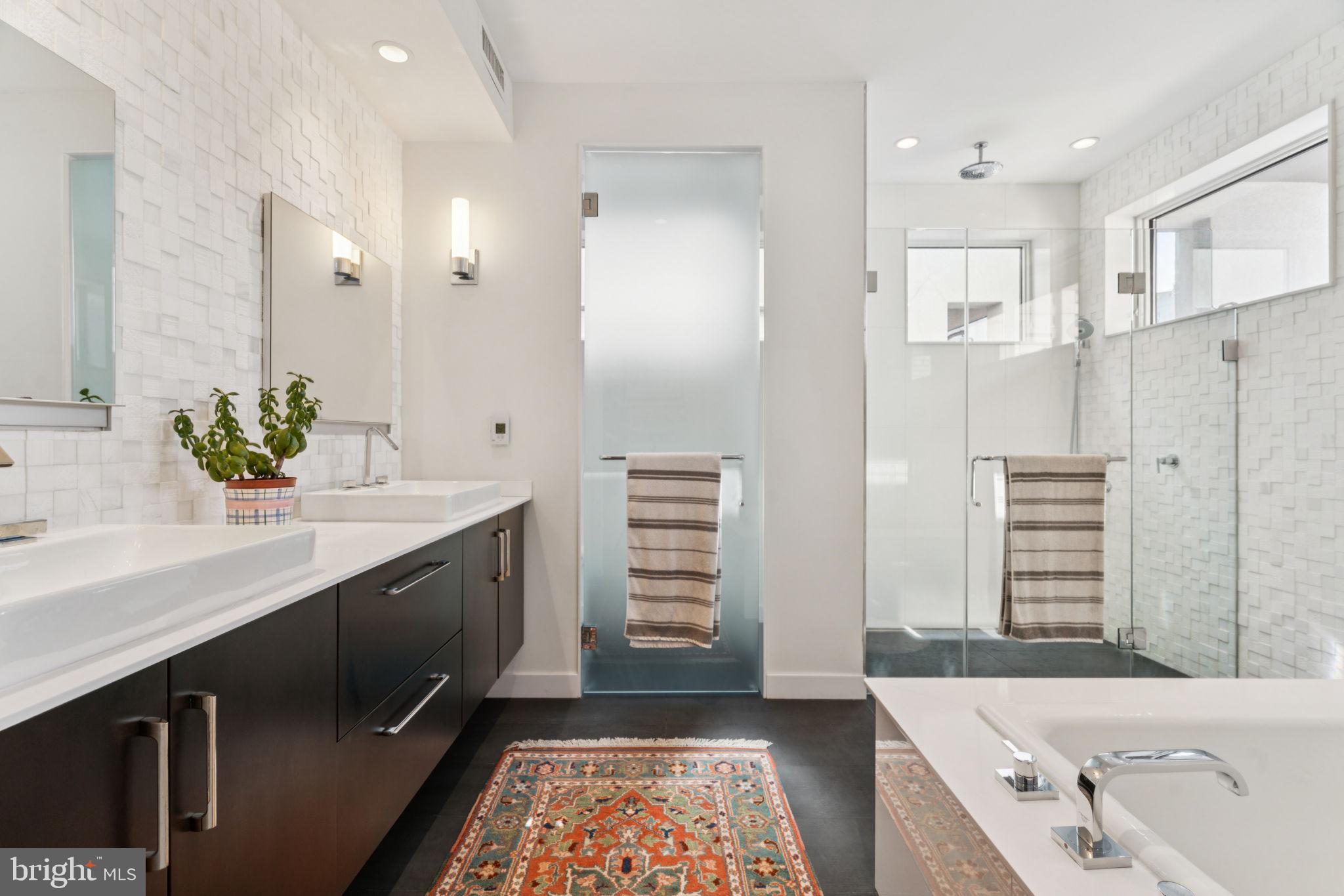 LOGAN SQUARE - Residential