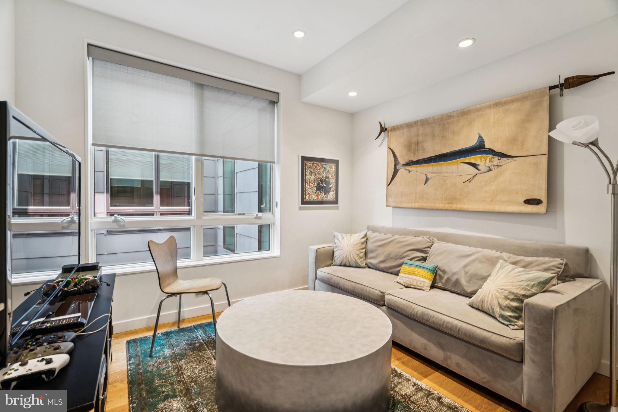 LOGAN SQUARE - Residential