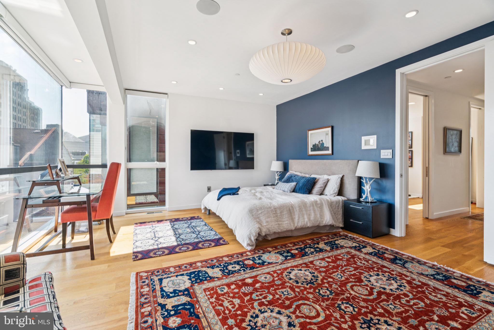 LOGAN SQUARE - Residential