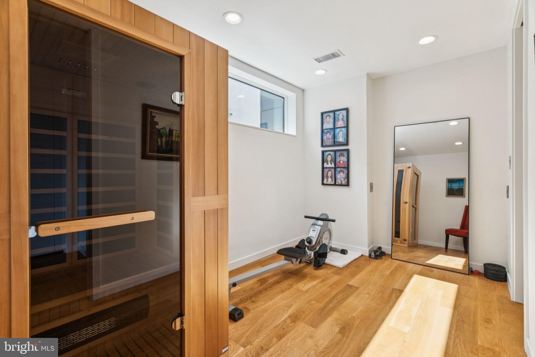 LOGAN SQUARE - Residential