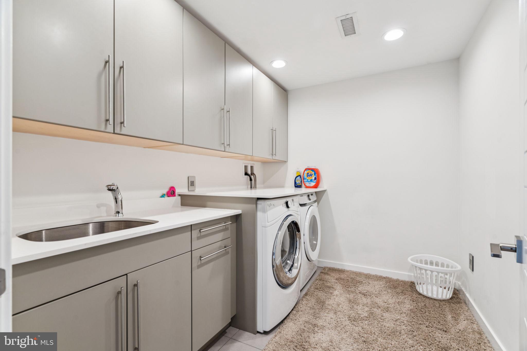 LOGAN SQUARE - Residential