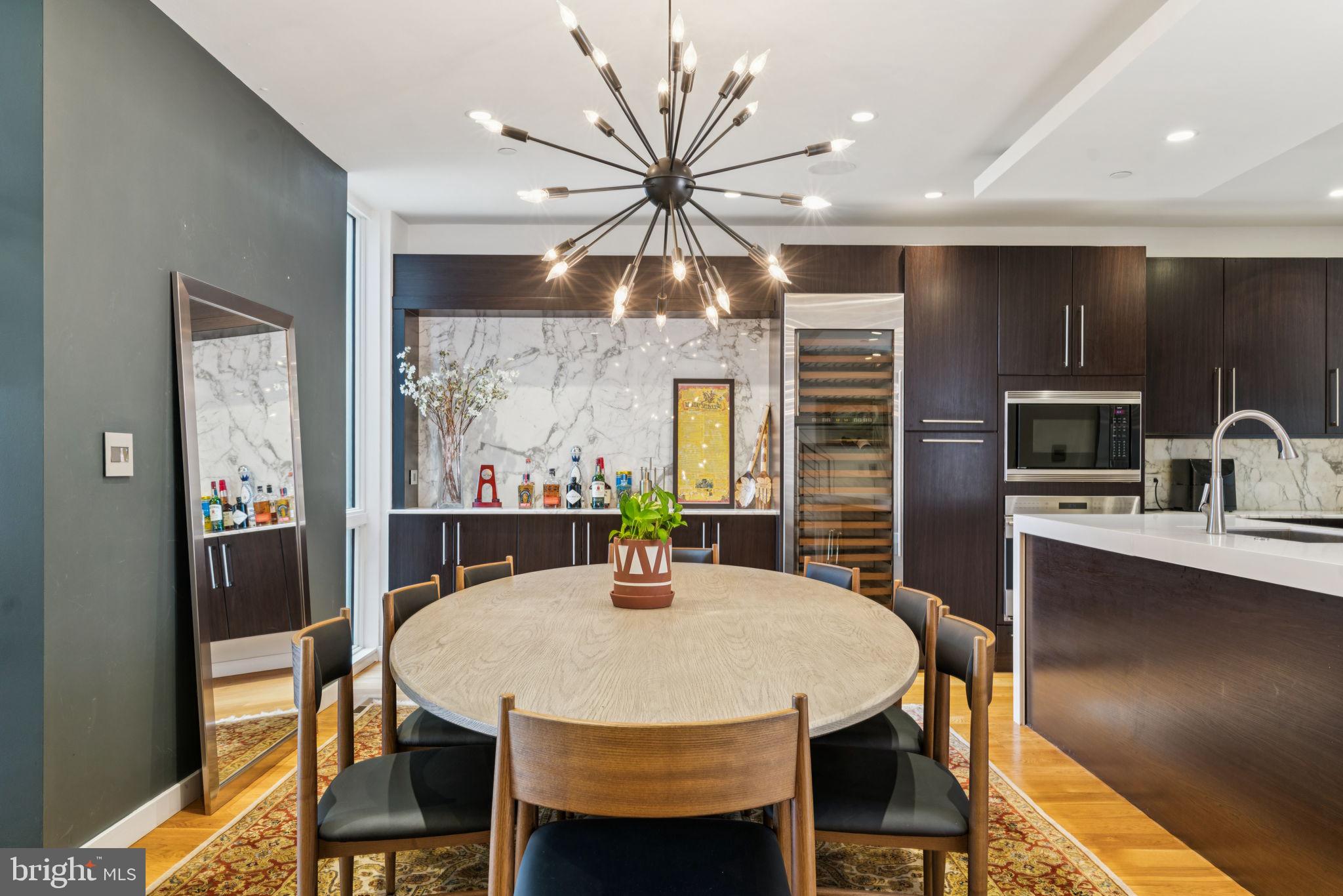 LOGAN SQUARE - Residential