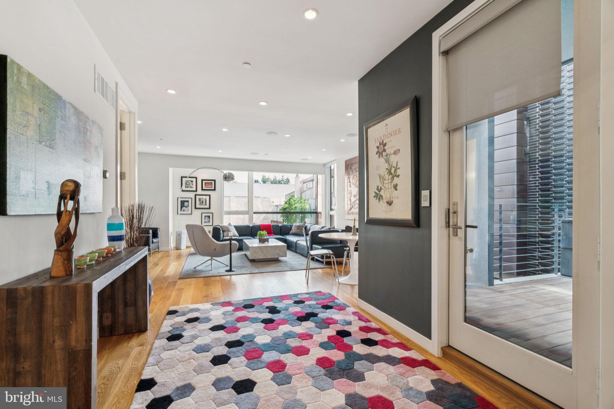 LOGAN SQUARE - Residential