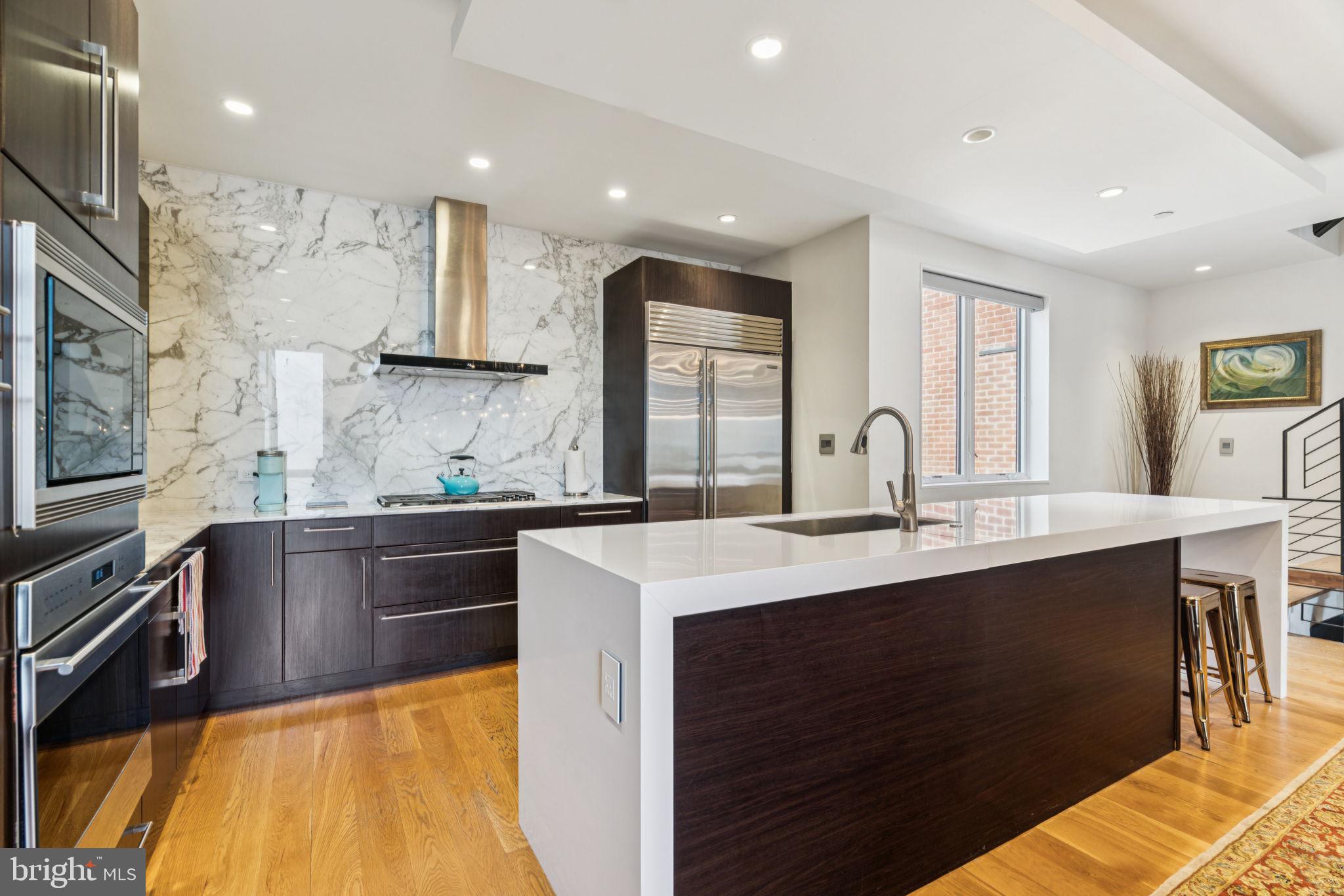 LOGAN SQUARE - Residential