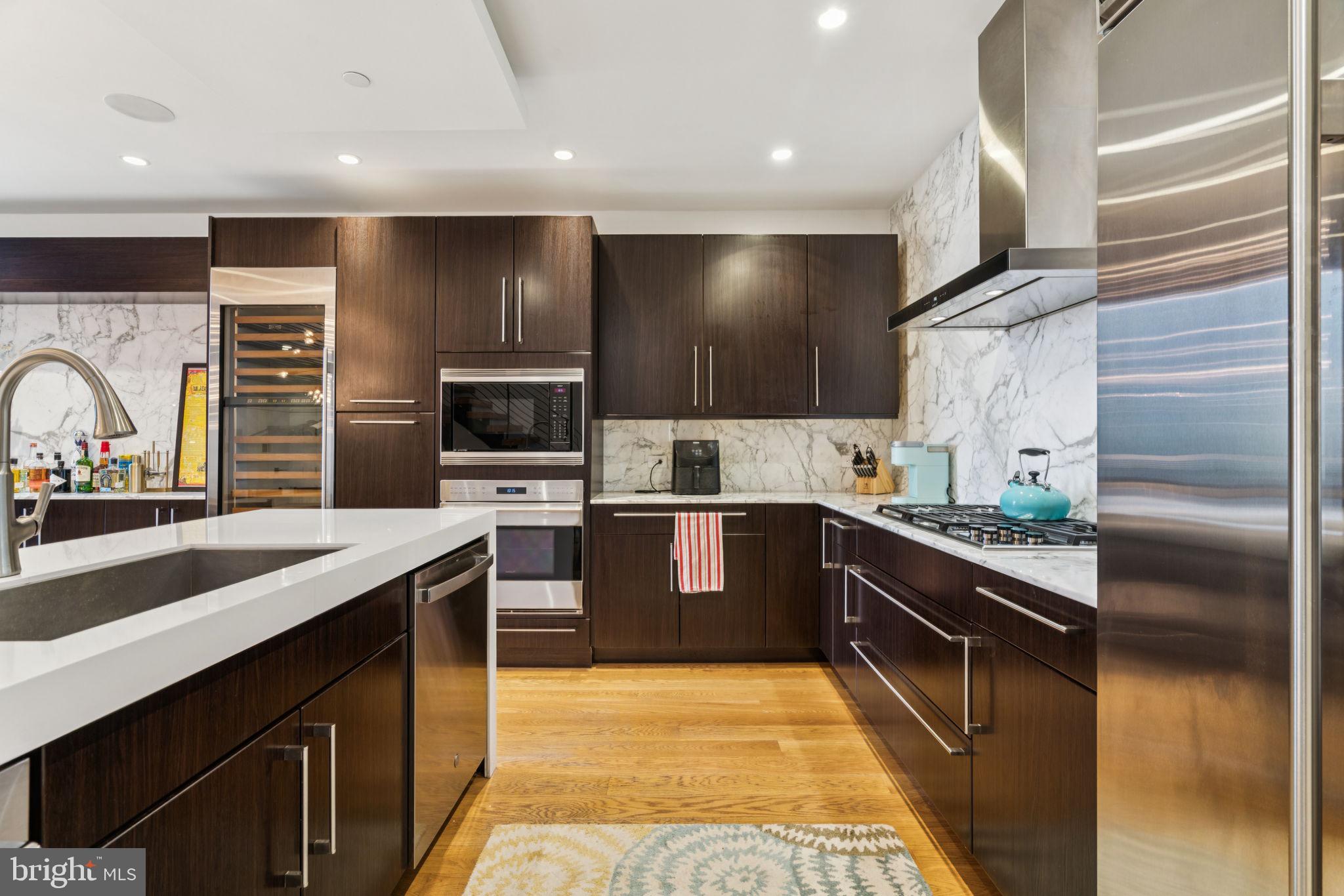 LOGAN SQUARE - Residential