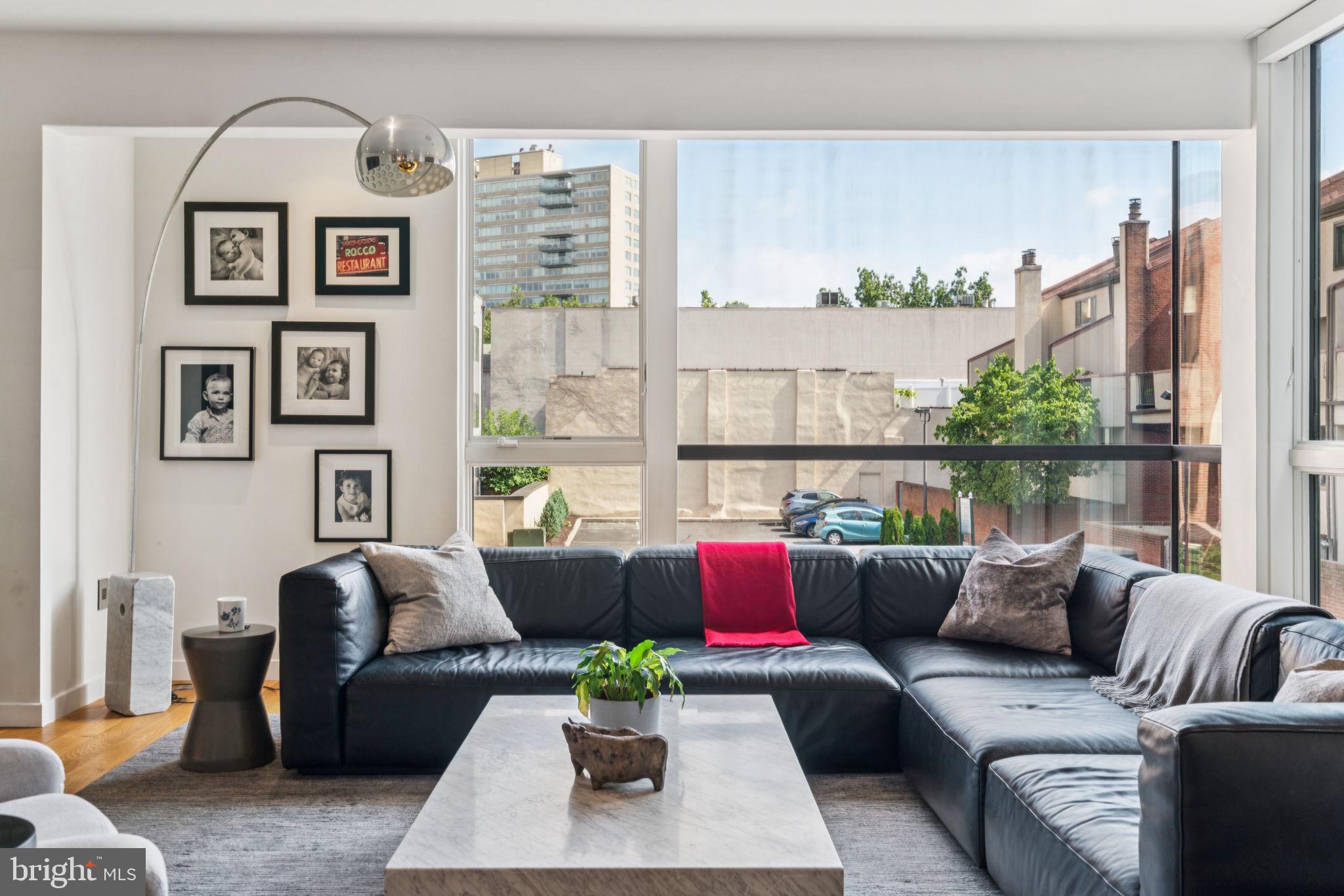 LOGAN SQUARE - Residential