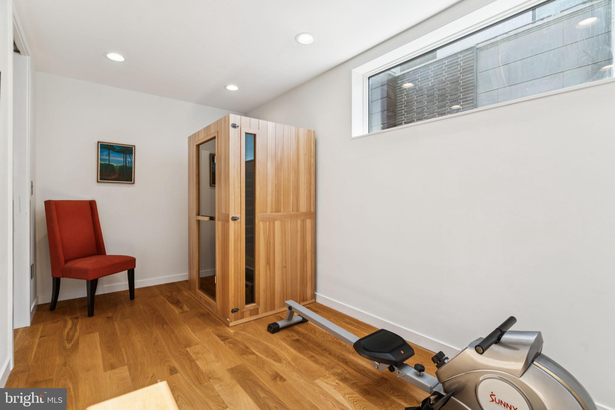 LOGAN SQUARE - Residential