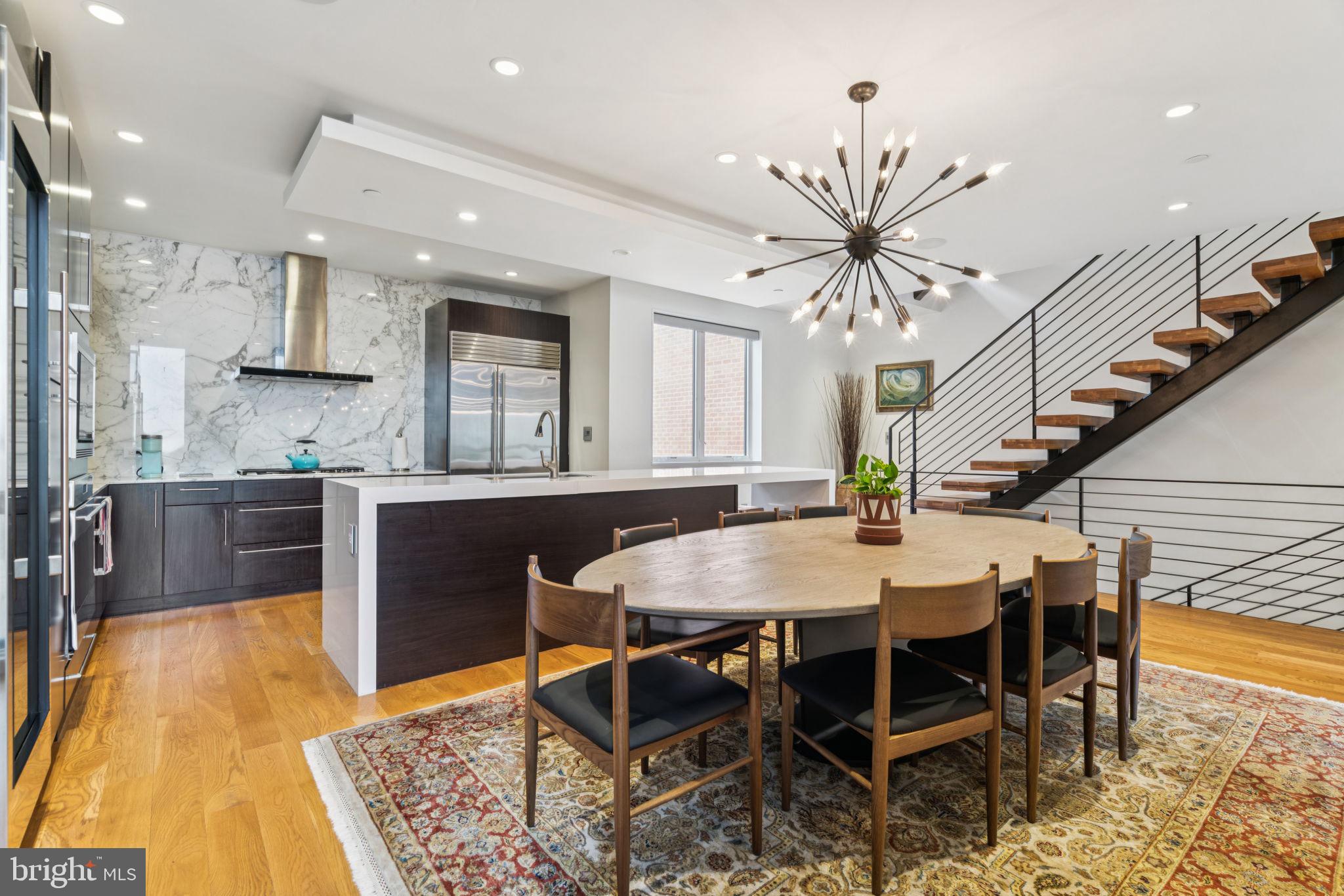 LOGAN SQUARE - Residential