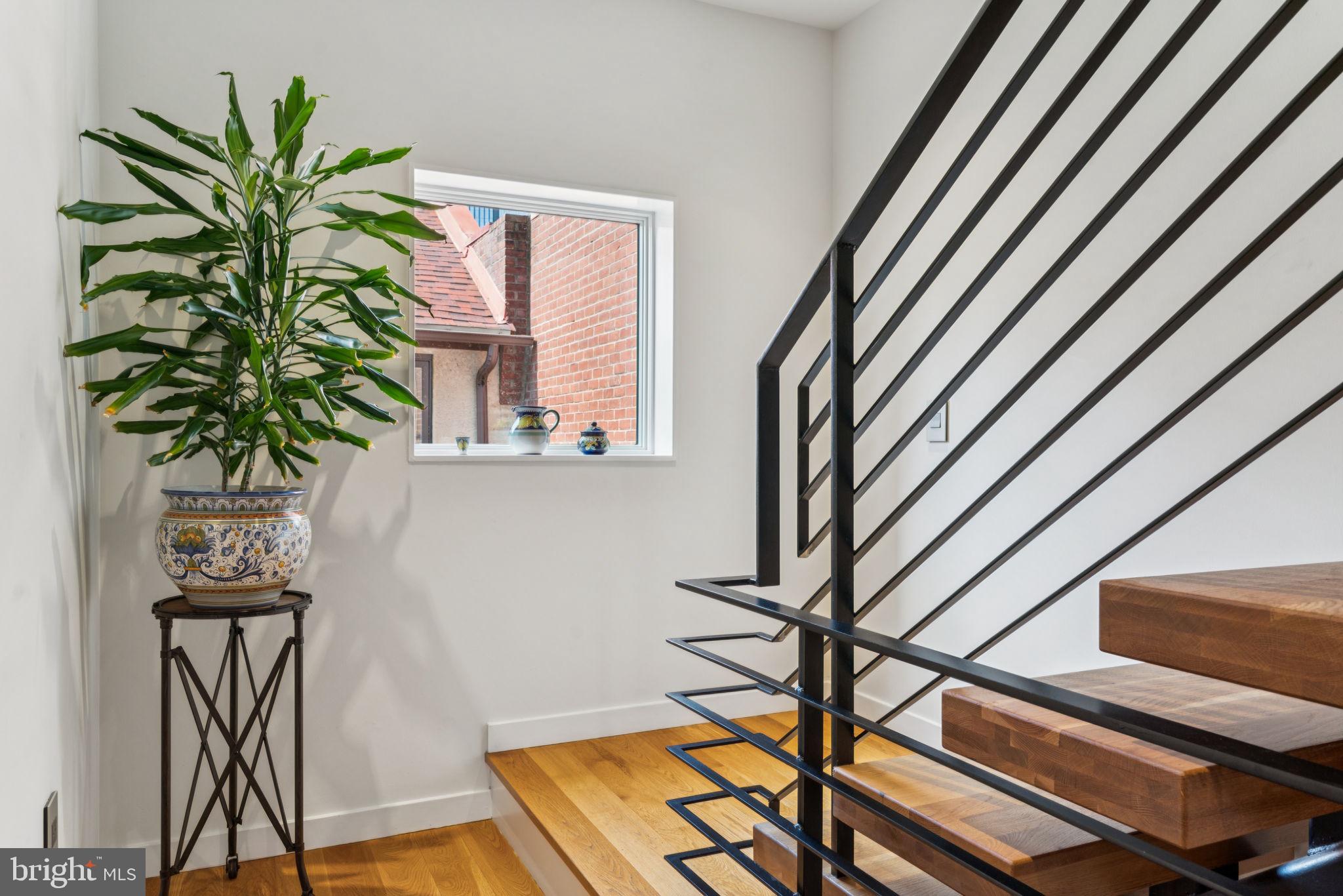 LOGAN SQUARE - Residential