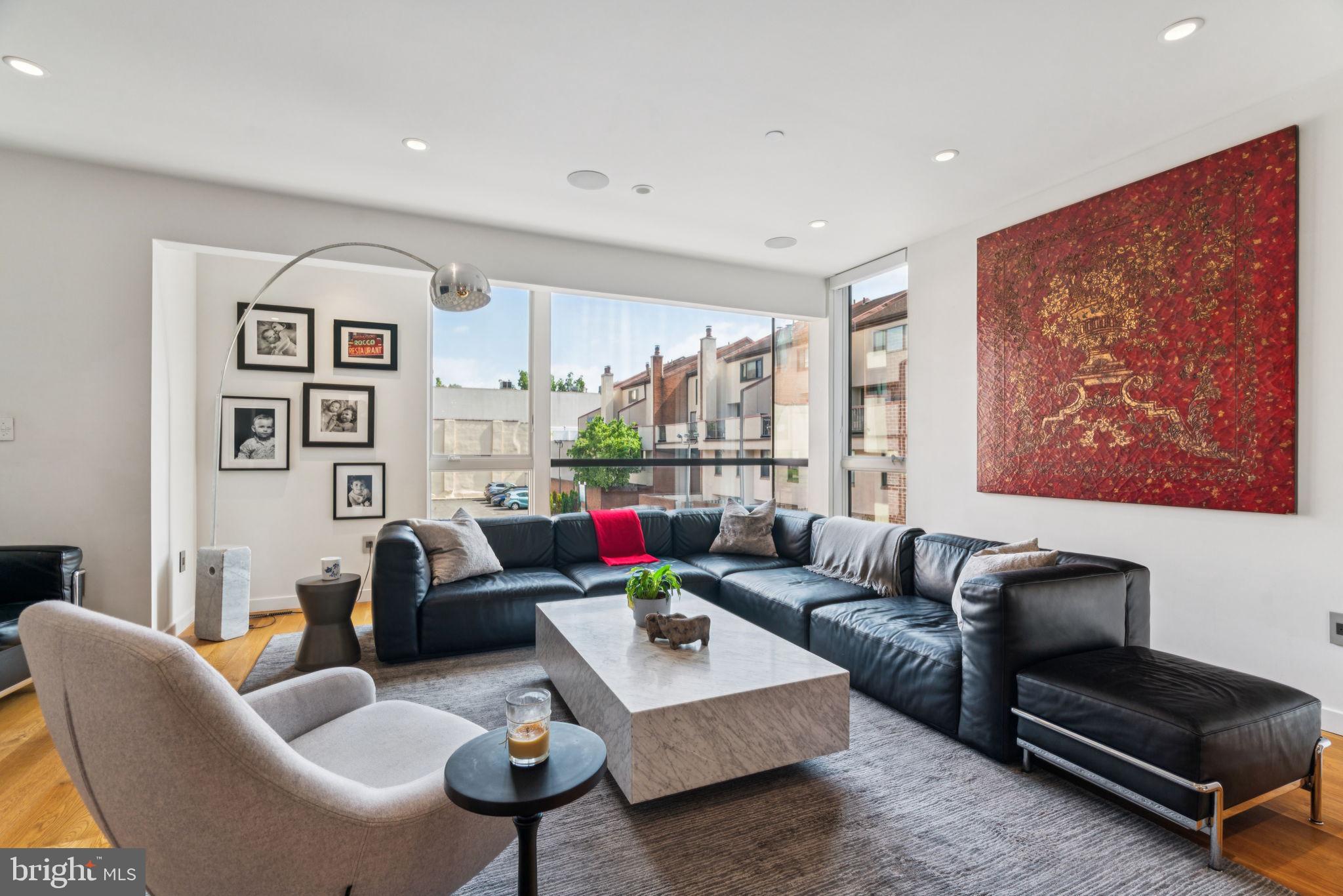 LOGAN SQUARE - Residential