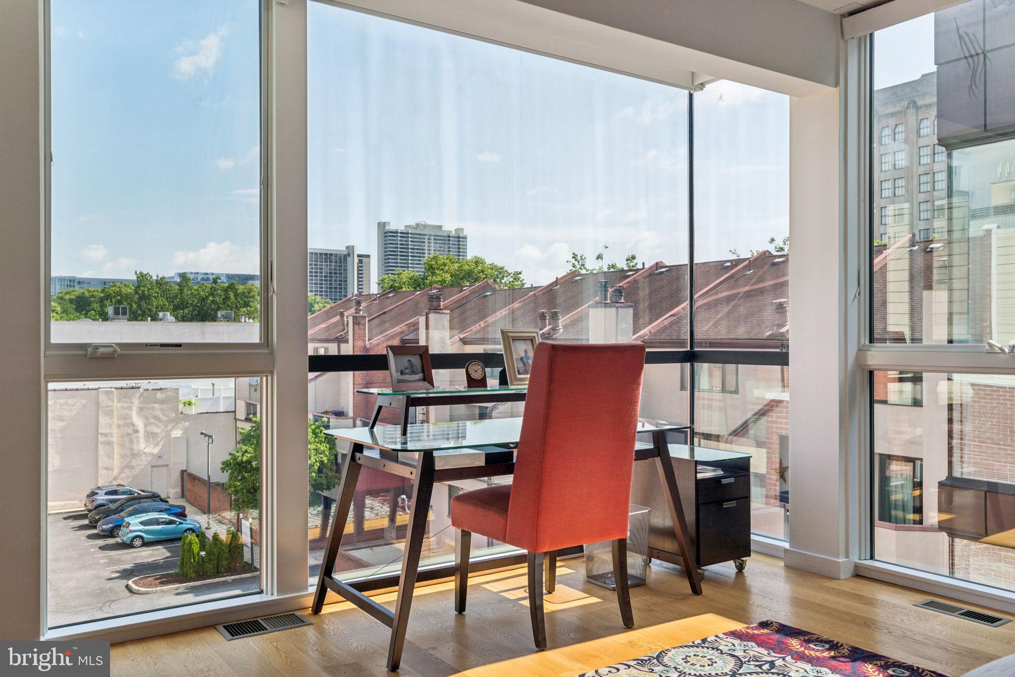 LOGAN SQUARE - Residential