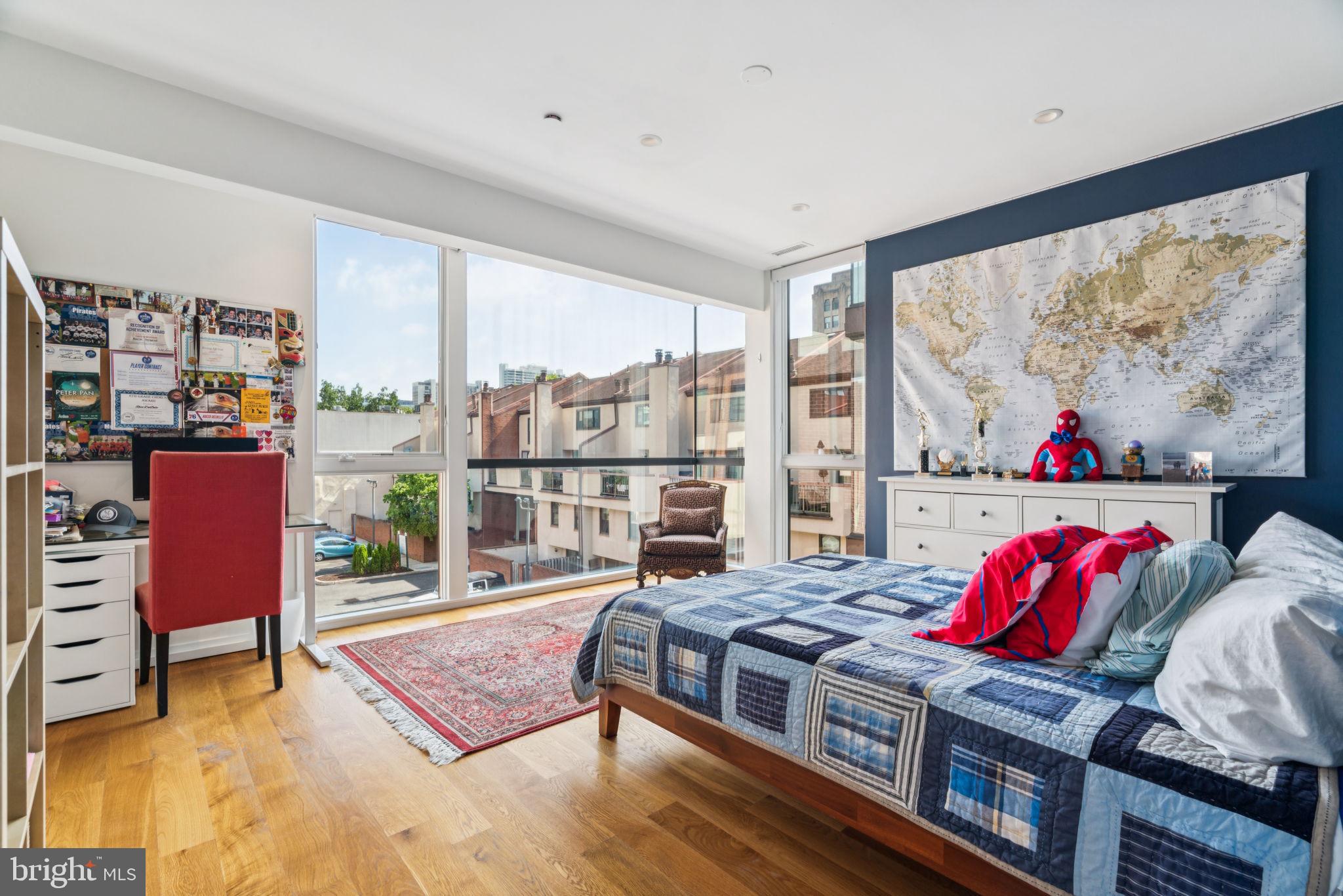 LOGAN SQUARE - Residential