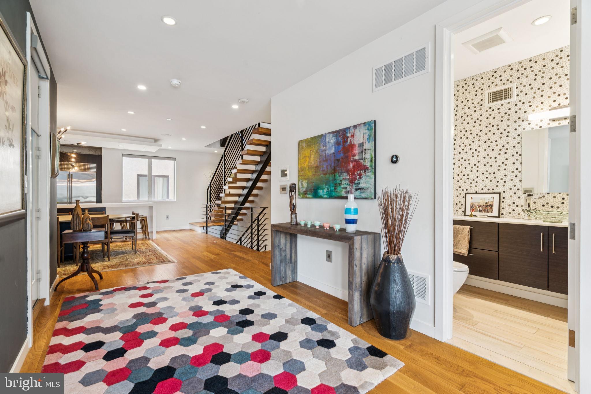 LOGAN SQUARE - Residential